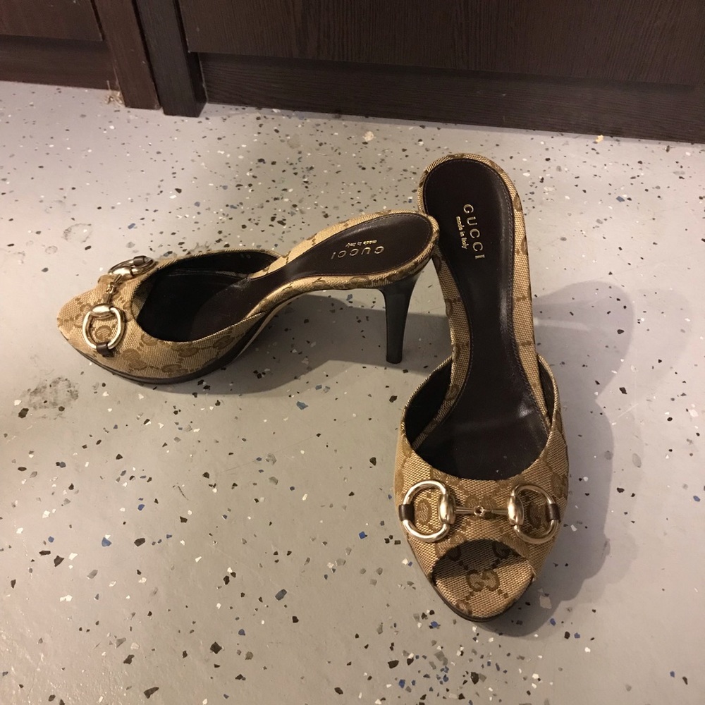 Gucci open toes Sandal